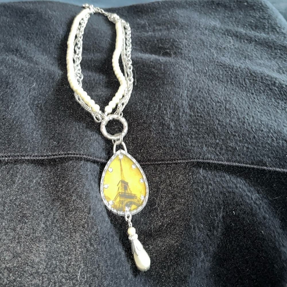 VINTAGE faux pearl Eiffel Towel necklace 20 inches long